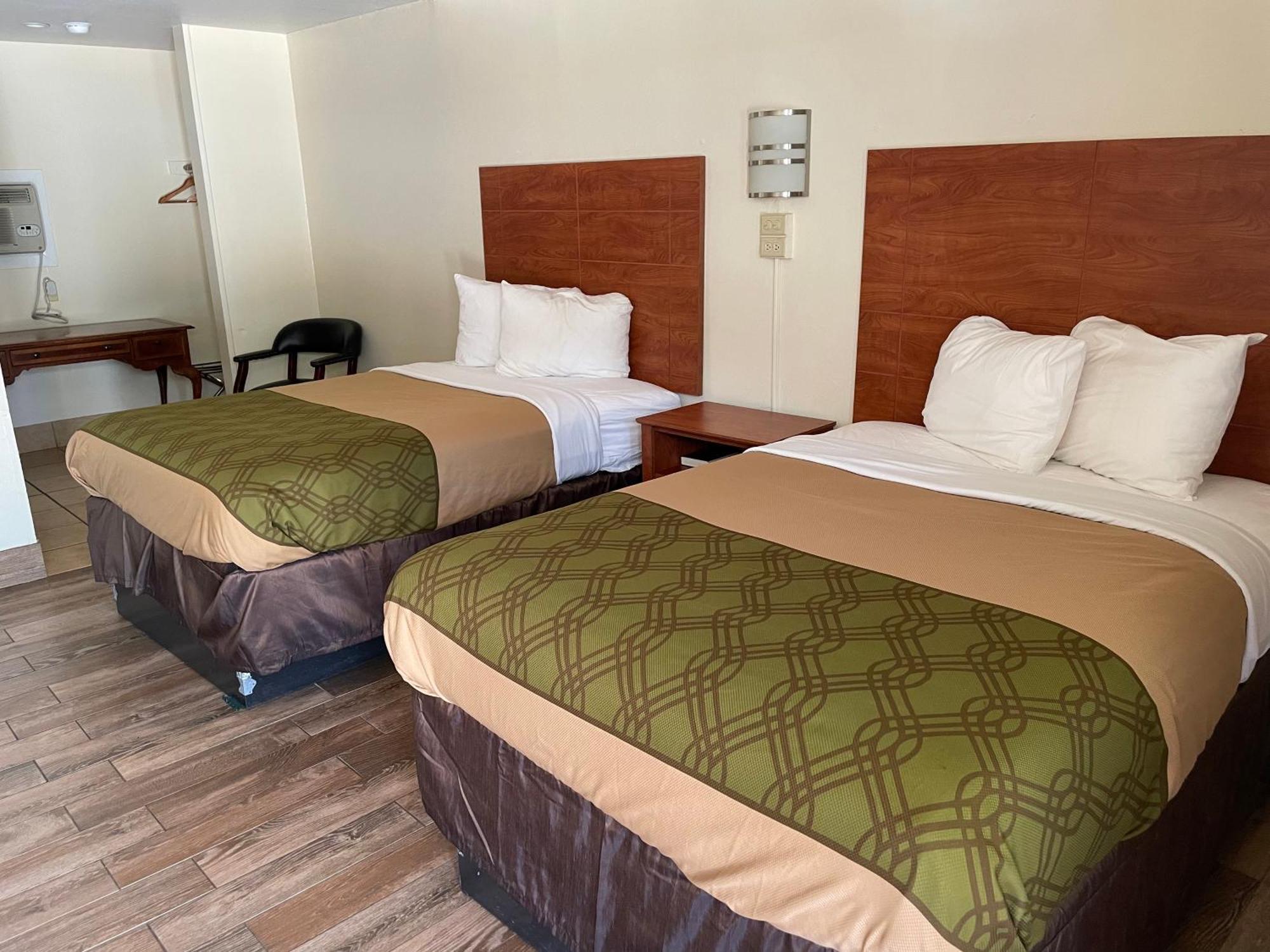 Evergreen Inn And R.V. Winnfield Екстериор снимка